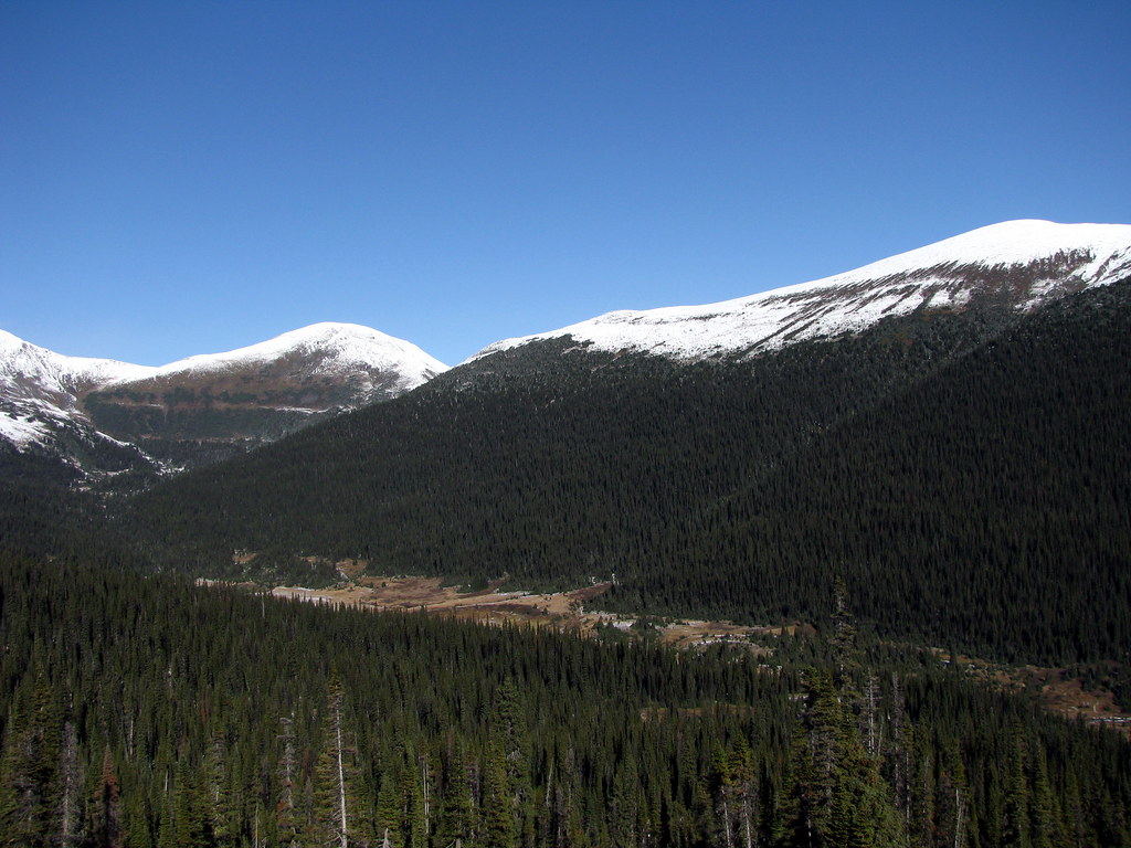 Ozalenka Meadows beneath snow-dusted ridges