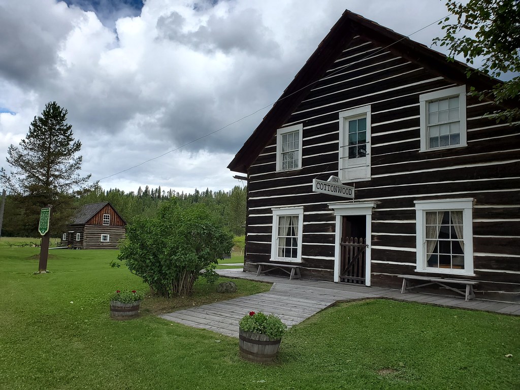 Cottonwood House and its wooden entrance walkway